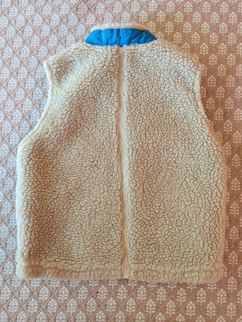 Patagonia Kids Cream Sherpa Vest with Blue Pockets and Trim - Picture 2 of 3